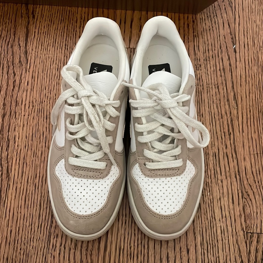 Veja V-10 Sneakers Size 36